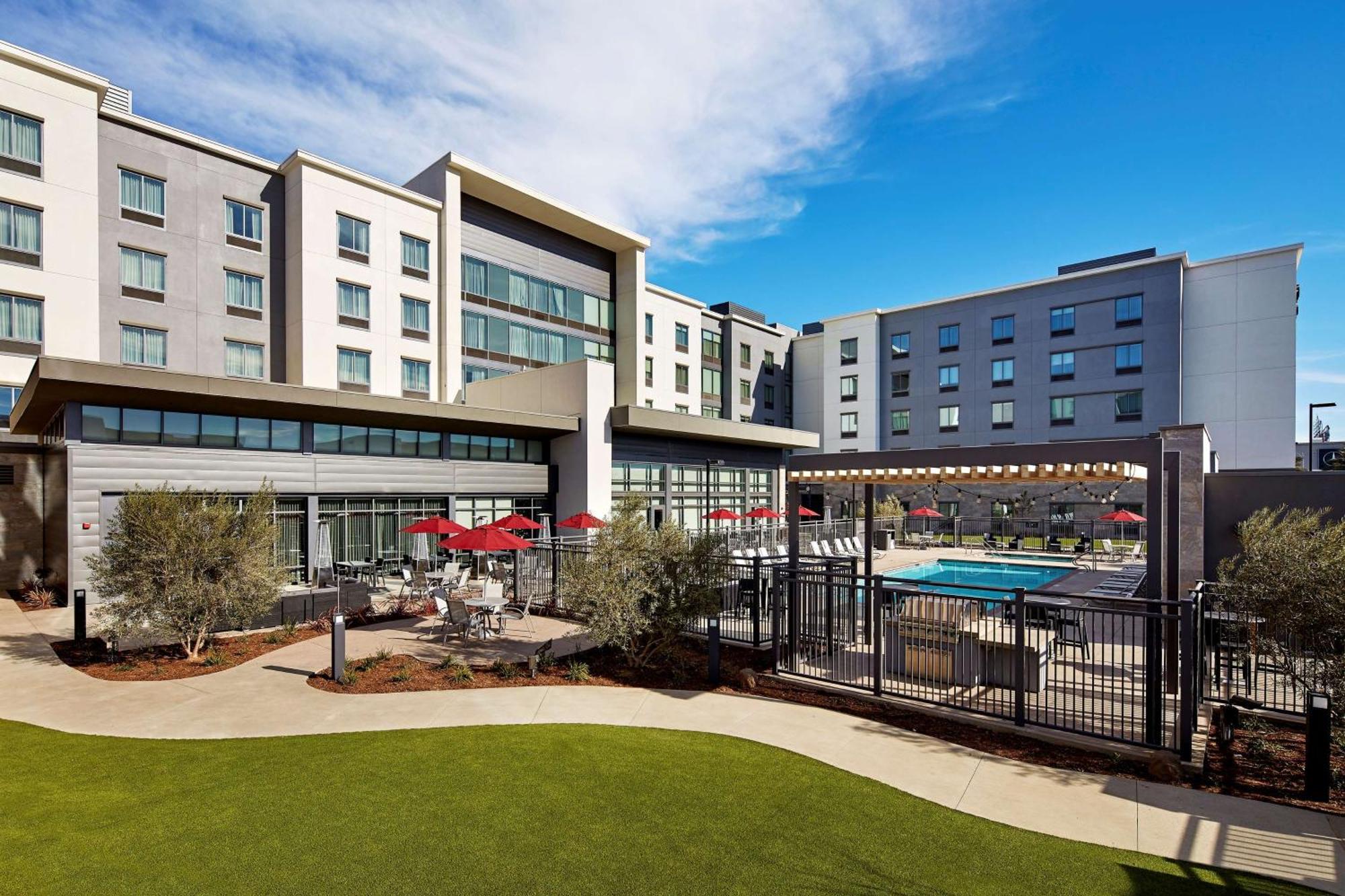 Hampton Inn Long Beach Airport, Ca Exterior photo